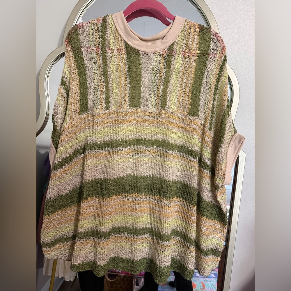 Easel Oversized Top